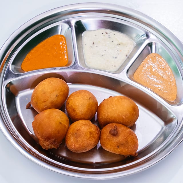 Mysore Bonda (4 Pcs).